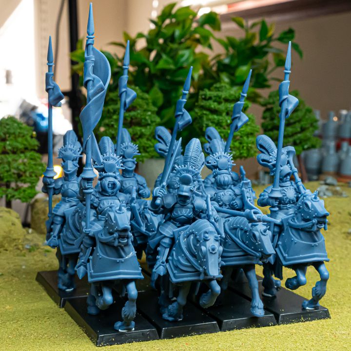 Miniatura Caballeros Llamas Doradas Imperio resina 28mm sin pintar - Drakholm