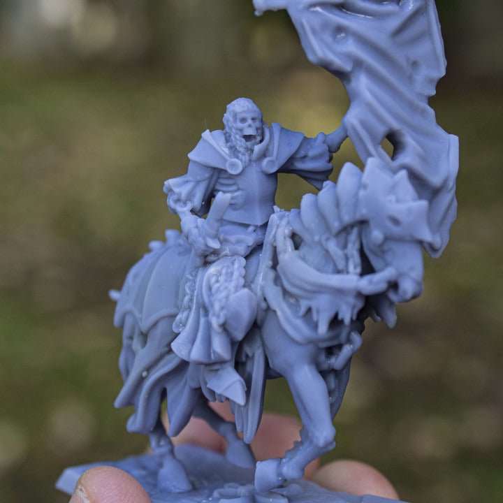 Miniatura Caballeros Oscuros No-Muertos Condes Vampiro resina 28mm sin pintar - Drakholm