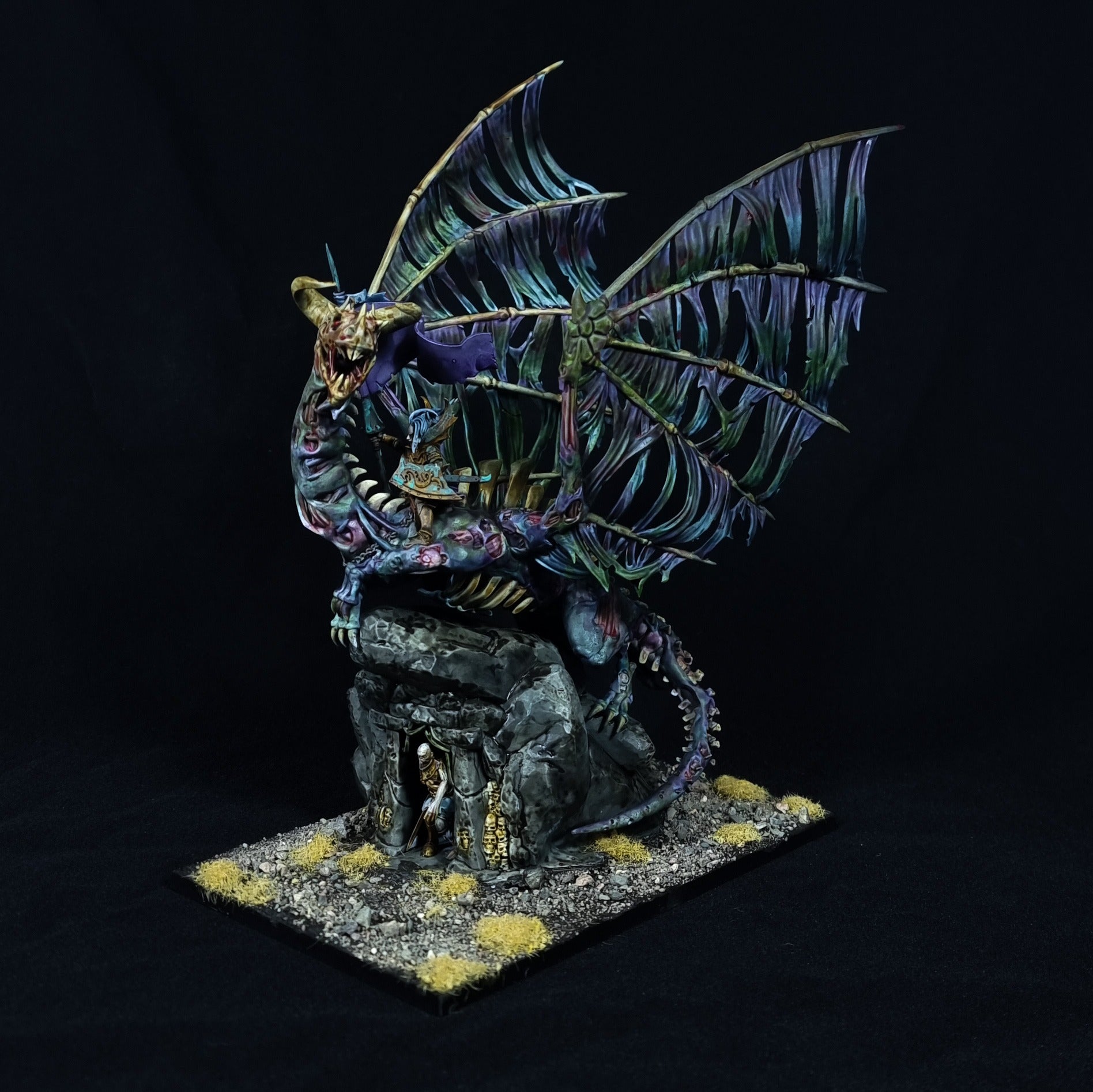 Miniatura Dama Vampiro en Dragón Zombi Condes Vampiro resina 28mm sin pintar - Drakholm