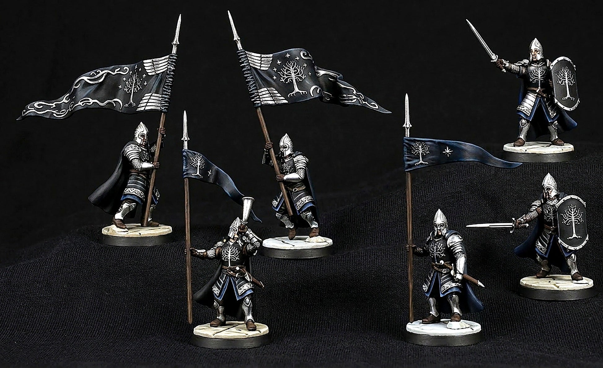 Miniatura Soldado de Minas Tirith (Portaestandarte y Tanedor de cuerno) Gondor resina 32mm - Drakholm