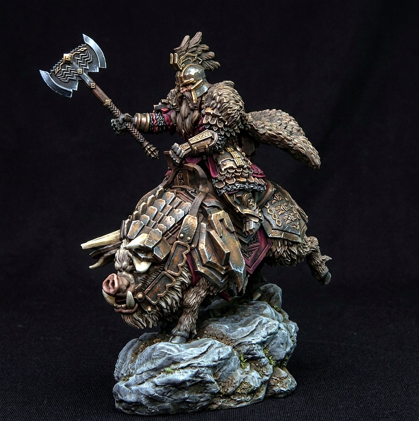 Miniatura Rey Enano sobre Jabalí de Guerra (Postura de Carga) Colinas de Hierro resina 32mm - Drakholm