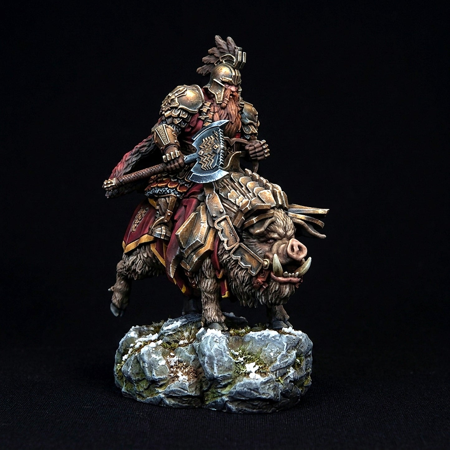 Miniatura Rey Enano sobre Jabalí de Guerra (Postura Erguida) Colinas de Hierro resina 32mm - Drakholm