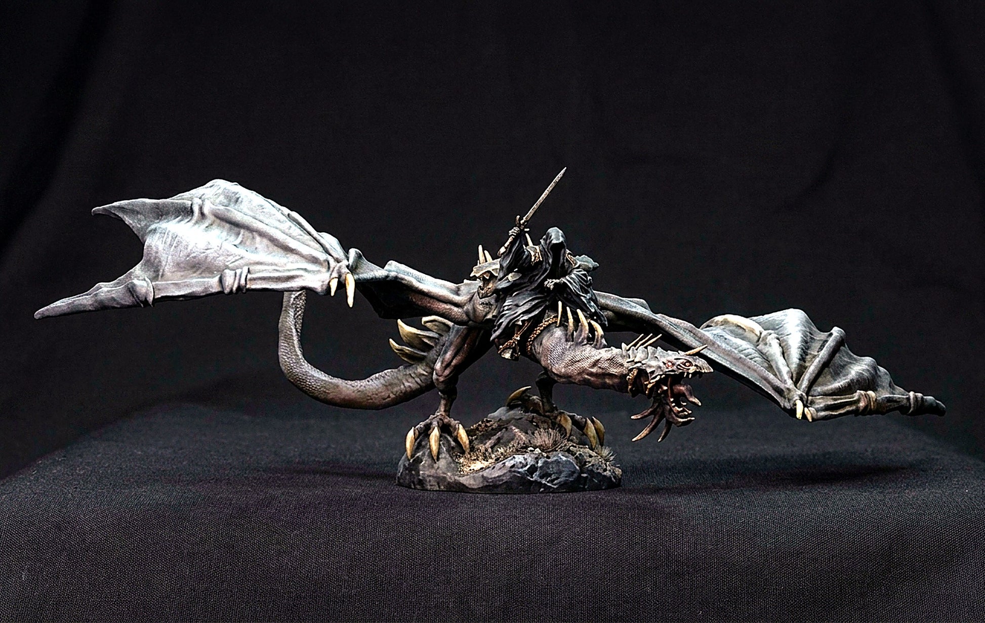 Miniatura Nazgûl sobre Bestia Alada (pose reptante) Nazgûl resina 32mm - Drakholm