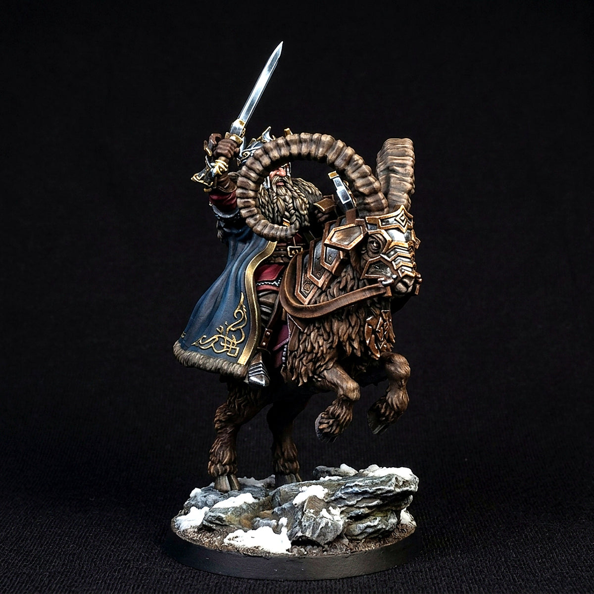 Rey Real de la Montaña Solitaria (a pie y montado) · Montaña Solitaria · Miniatura 28mm · Drakholm