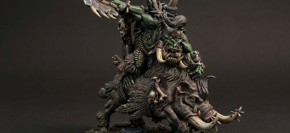 Señor de la Guerra Orco Salvaje a Lomos de Jabalí · miniatura de resina 28 mm · Orcos y Goblins · Drakholm